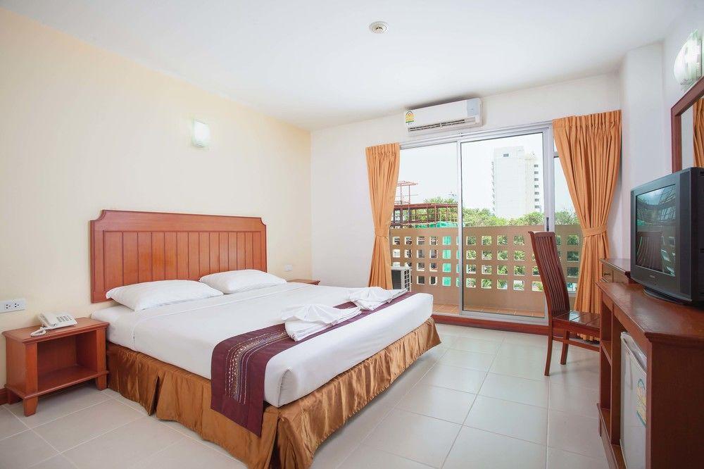 Eastiny Seven Hotel Pattaya Exterior photo