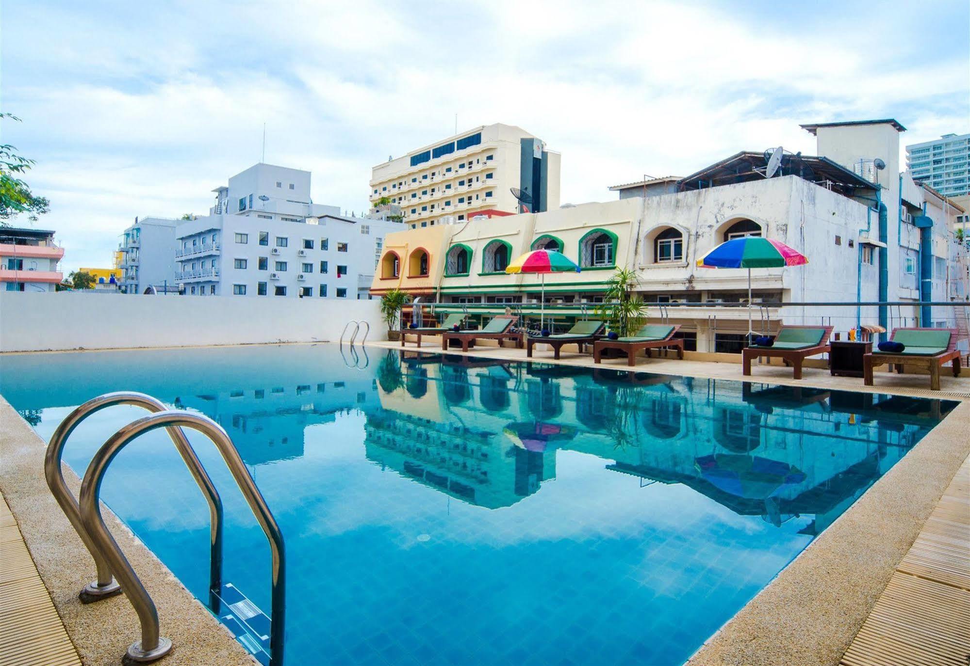 Eastiny Seven Hotel Pattaya Exterior photo